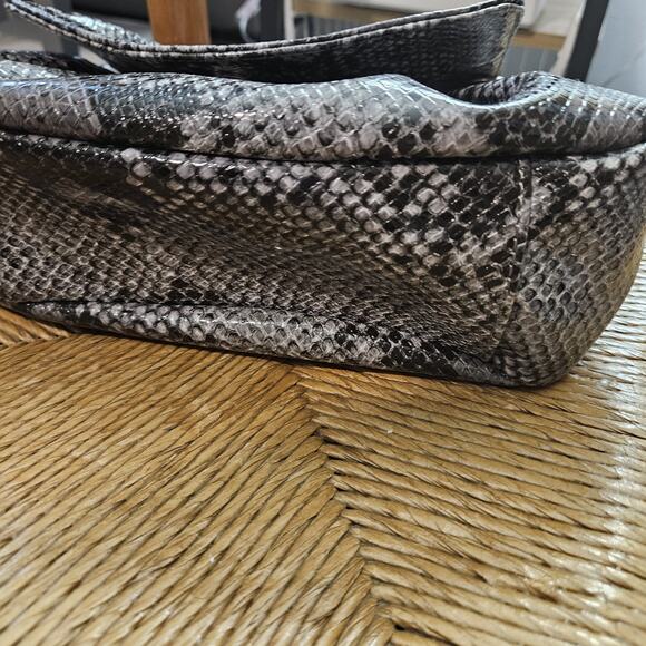 Nicole Miller Purse Patent Snakeskin Print Pattern Chain Accent Strap Zippers LN - Picture 12 of 12